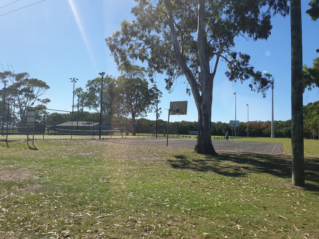Ken Leeson Oval | park | Owen St Opp, Young St, Iluka NSW 2466, Australia