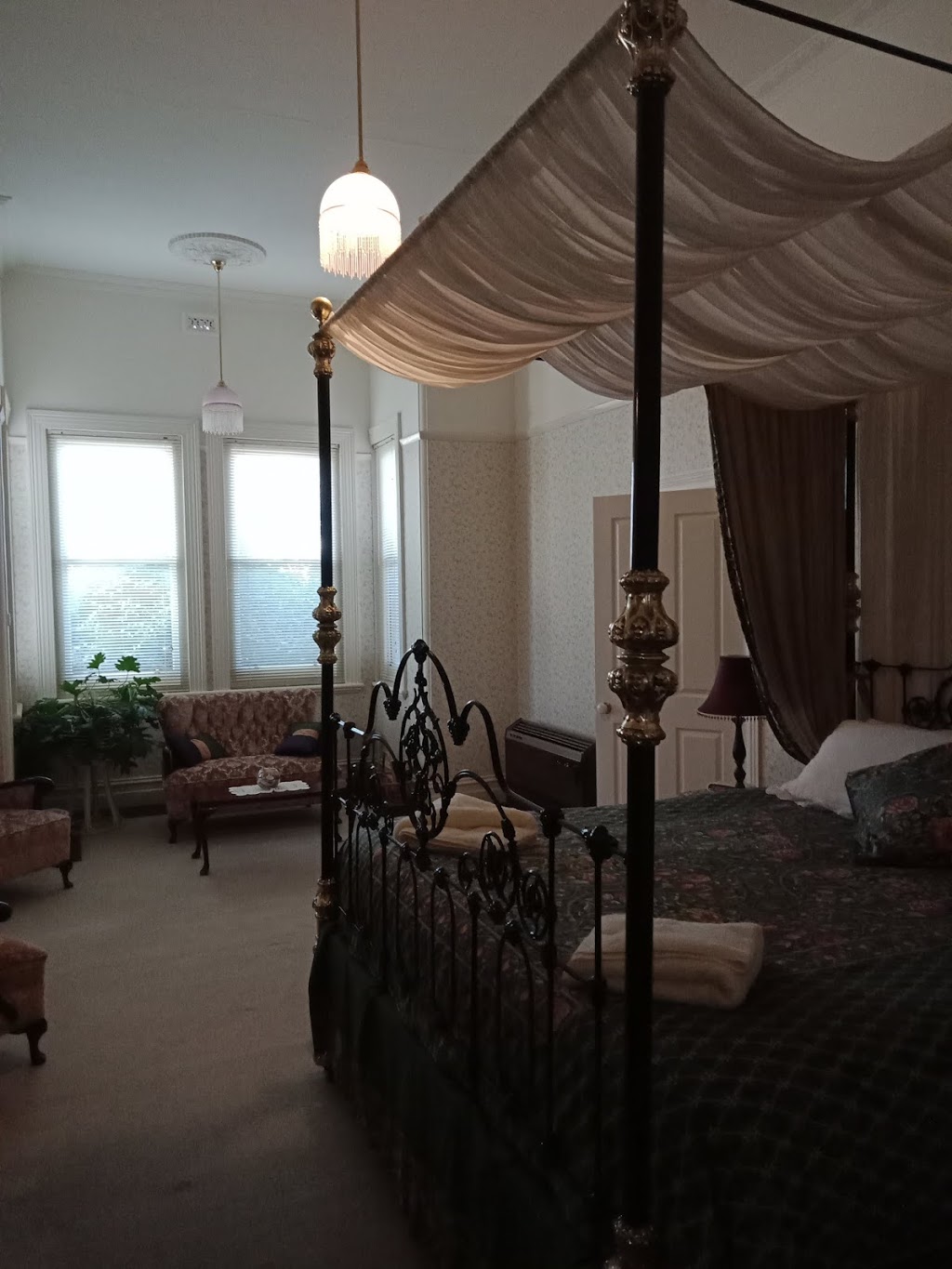 Antoinettes Bed & Breakfast | lodging | 179 Wattle St, Bendigo VIC 3550, Australia | 0354423609 OR +61 3 5442 3609