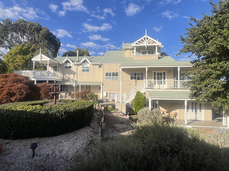 villasophiabnb | 80 Patterson St, Daylesford VIC 3460, Australia | Phone: 0411 861 691
