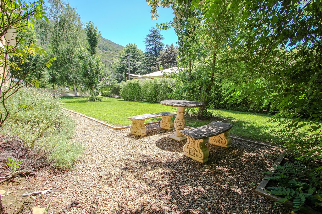 Harrietville Cottage | lodging | 117 Great Alpine Rd, Harrietville VIC 3741, Australia | 0357592555 OR +61 3 5759 2555