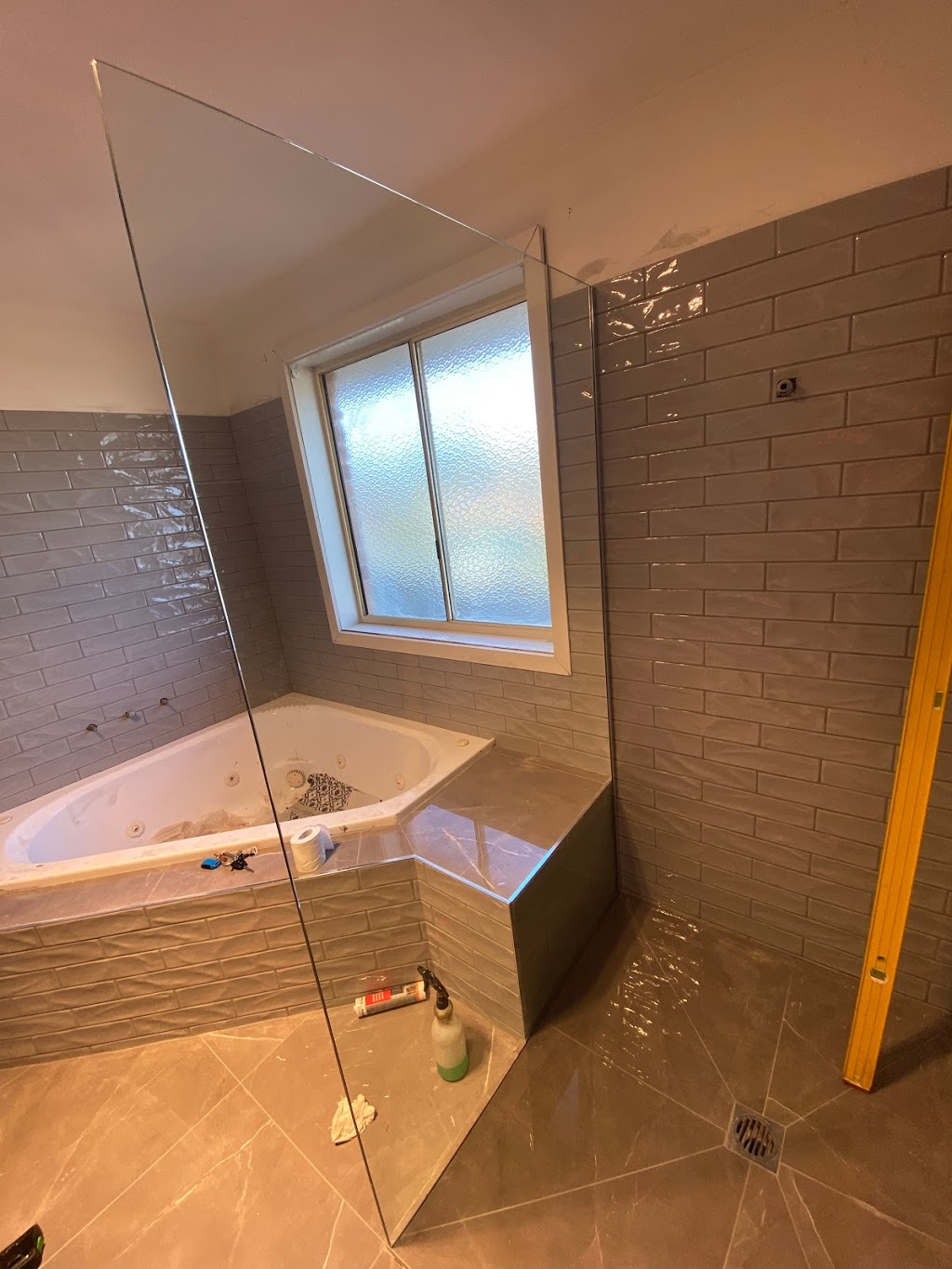 Sunrise shower screens | 28 Prime St, Mickleham VIC 3064, Australia | Phone: 0474 469 926