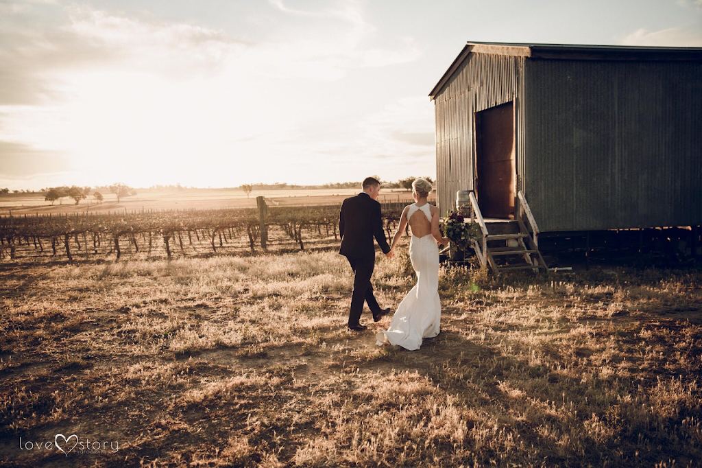 Love Story Photography | 12 Giles Pl, Westdale NSW 2340, Australia | Phone: 0400 926 272