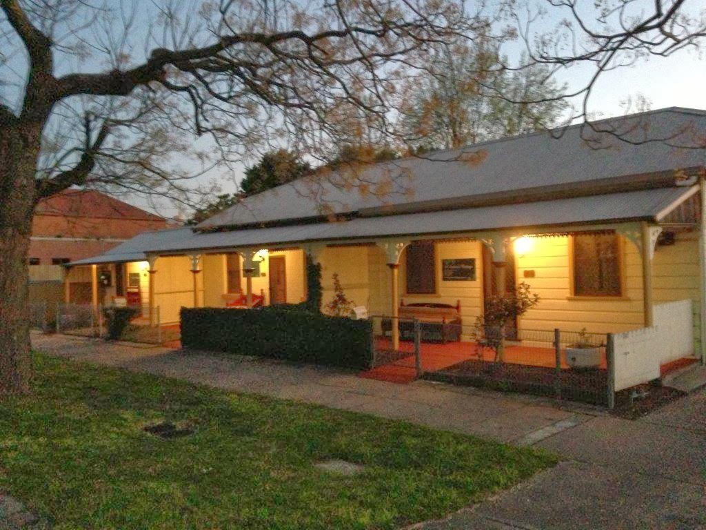 A Settlers Cottage Accommodation Bathurst CBD | real estate agency | 140-142/144 Keppel St, Bathurst NSW 2795, Australia | 0263375111 OR +61 2 6337 5111