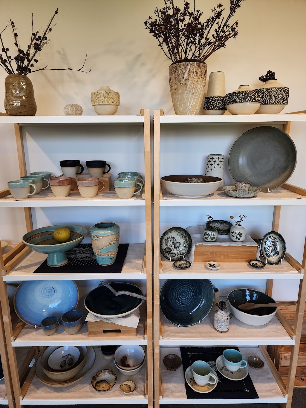 earthling studio | 1 McInnes Ct, Beechmont QLD 4211, Australia | Phone: 0423 782 855
