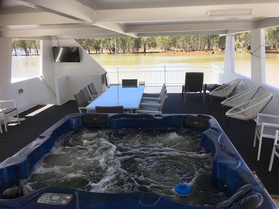 Sunseeker Houseboats | Bruces Bend Marina, Irymple VIC 3498, Australia | Phone: 0418 441 395