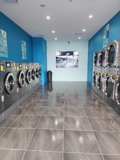 Bellmere Laundromat | Shop #3, Warbu/96-110 Bellmere Rd, Bellmere QLD 4510, Australia | Phone: 0430 011 112