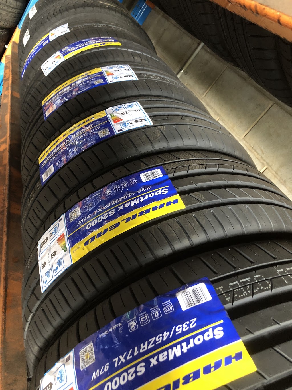 Brisbane Tyres mags | car repair | 159 Queens Rd, Kingston QLD 4114, Australia | 0469941738 OR +61 469 941 738