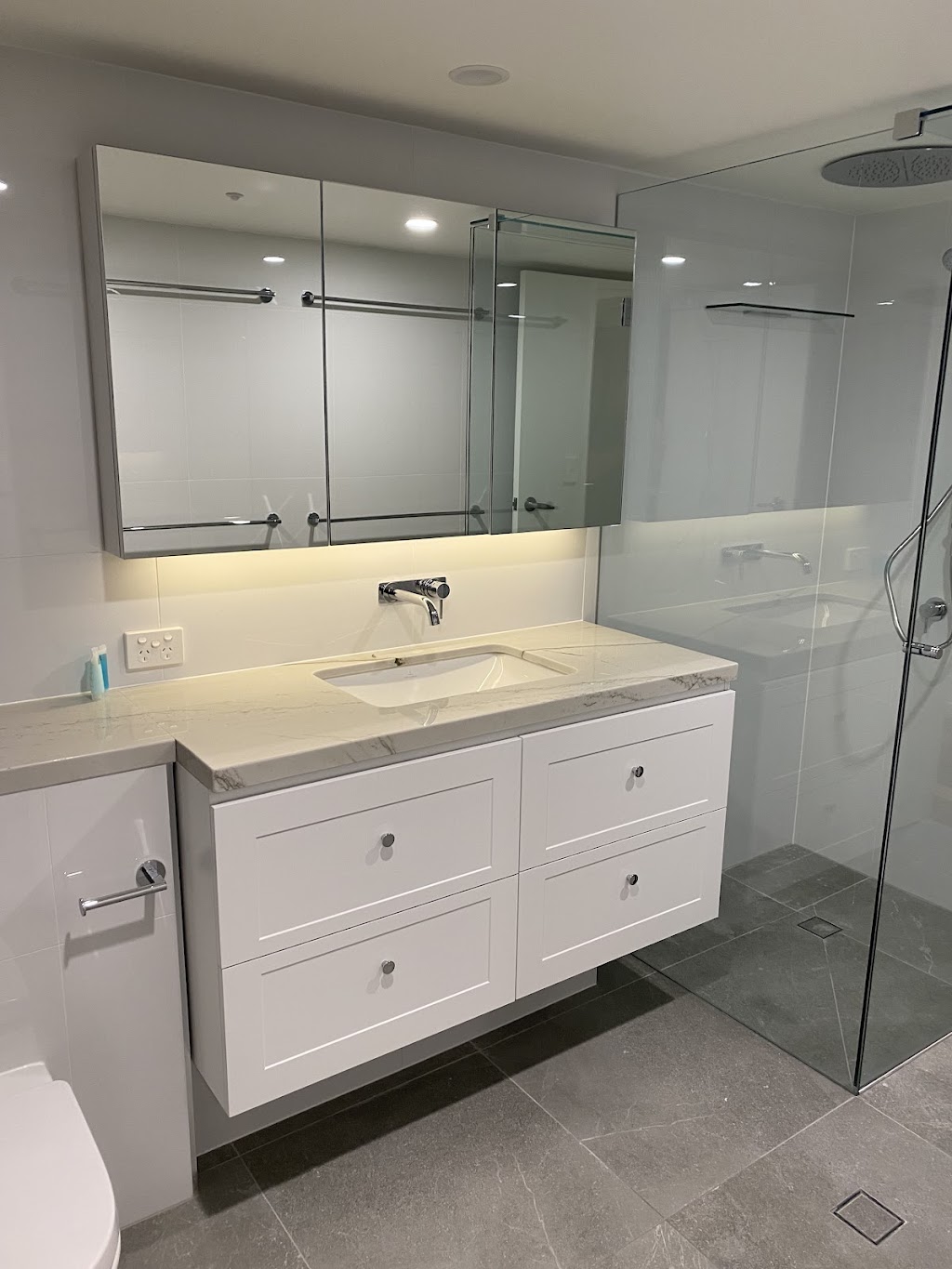 RenoBathrooms | 21 Hokitika St, Broadbeach Waters QLD 4218, Australia | Phone: 0431 744 417