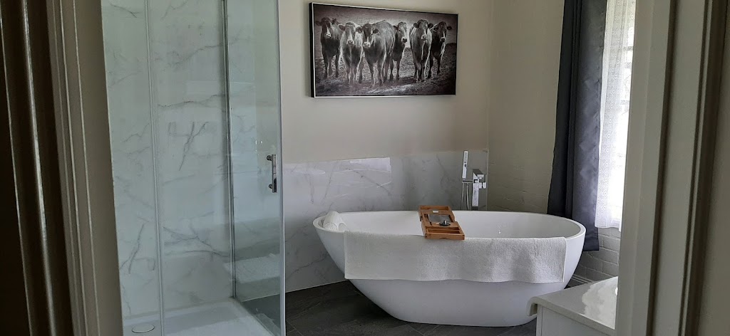 Pelycan Landing Country Retreat | 189 Swanpool-Lima Rd, Swanpool VIC 3673, Australia | Phone: 0411 495 922