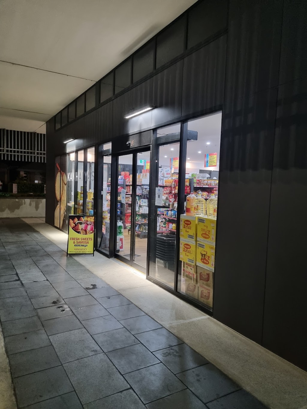 Kanhaiyas Grocery Hut | grocery or supermarket | 3/33 Village Cct, Gregory Hills NSW 2557, Australia | 0402931000 OR +61 402 931 000
