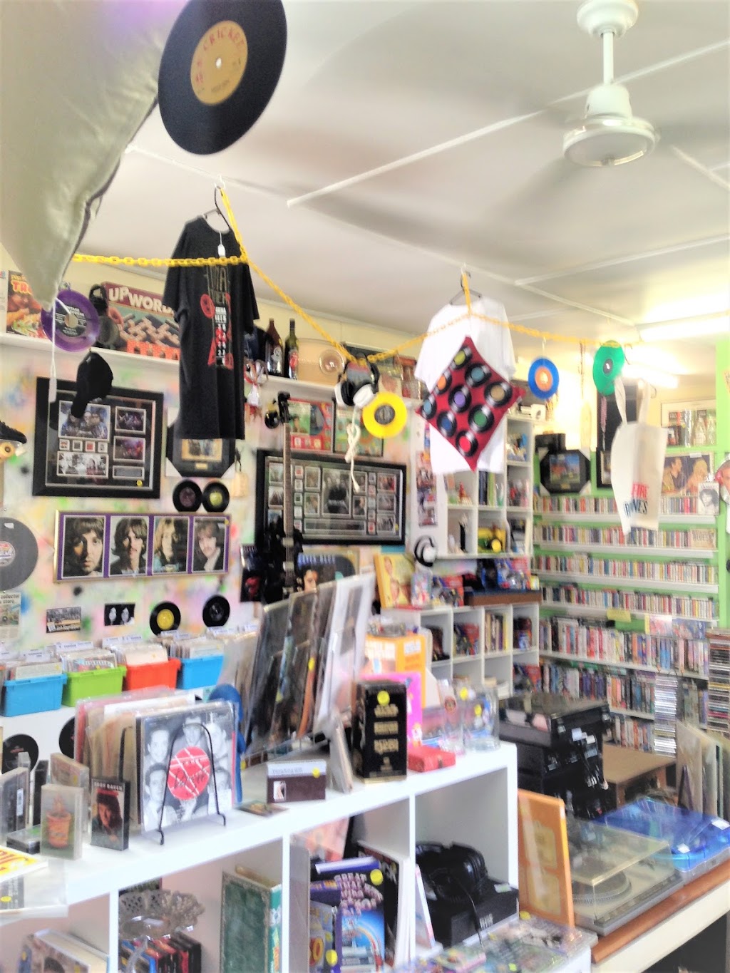 Cool Rockn Records | electronics store | 8B Queens Rd, Scarness QLD 4655, Australia | 0404461261 OR +61 404 461 261