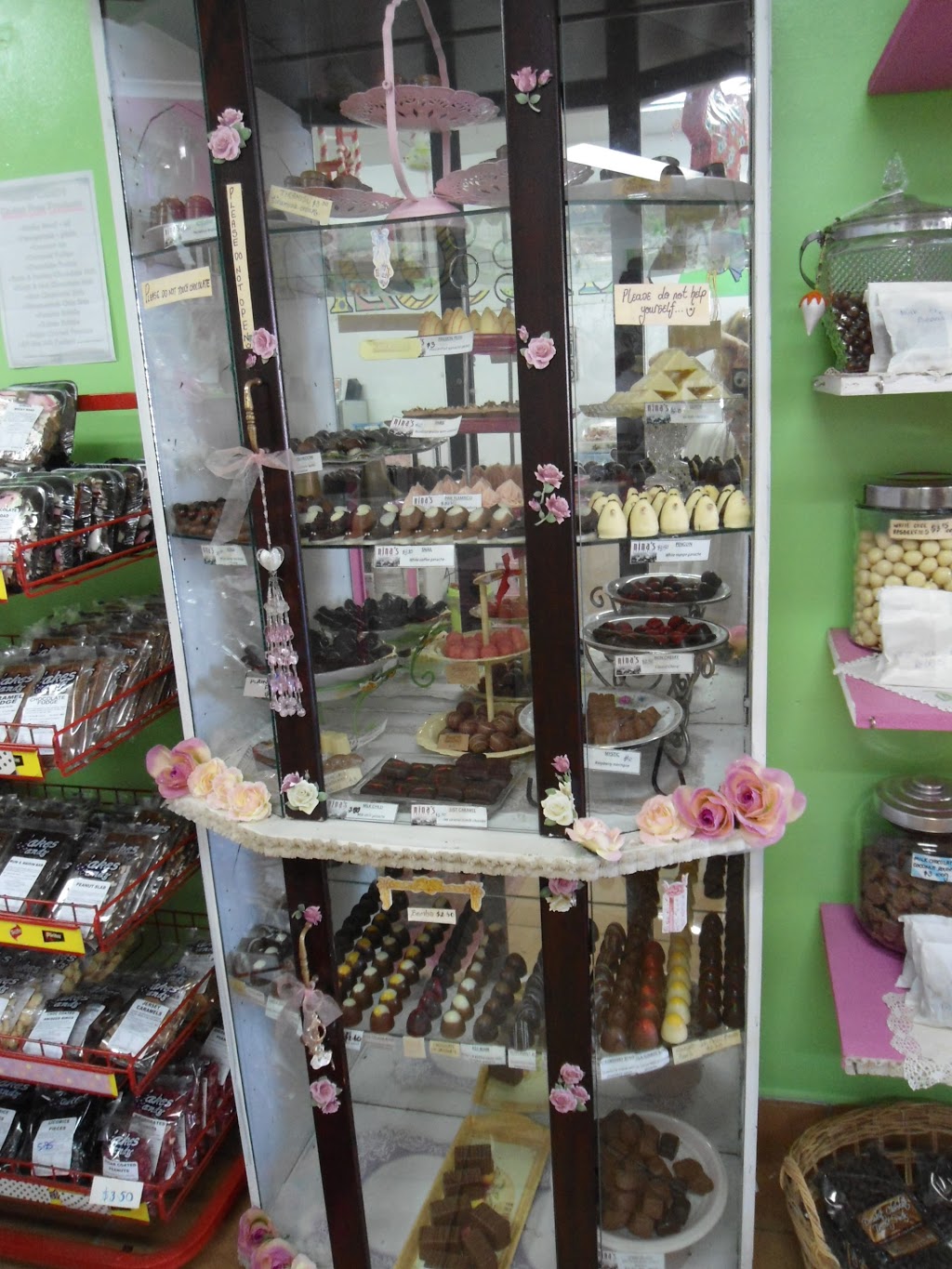Kaboozies Lollies & Gifts | store | 1 Normanby St, Yeppoon QLD 4703, Australia | 0749394480 OR +61 7 4939 4480