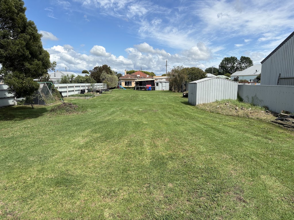 Jeff Percy Lawn Care | 593 Corangamite Lake Rd, Cororooke VIC 3254, Australia | Phone: 0400 196 278