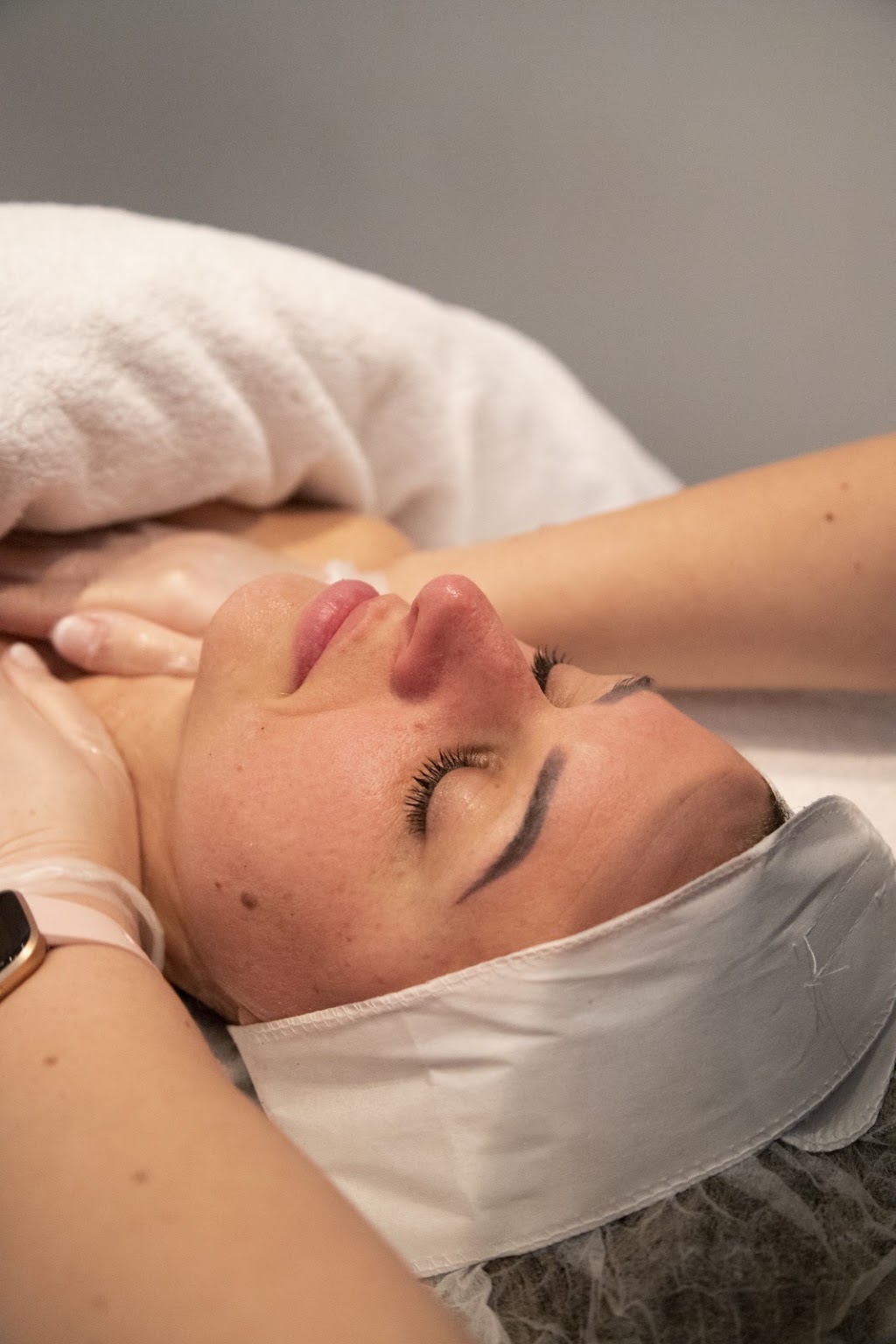 Skin Clinic at The Lakes | Shop 9/1 The Promenade, South Morang VIC 3752, Australia | Phone: (03) 9408 3411