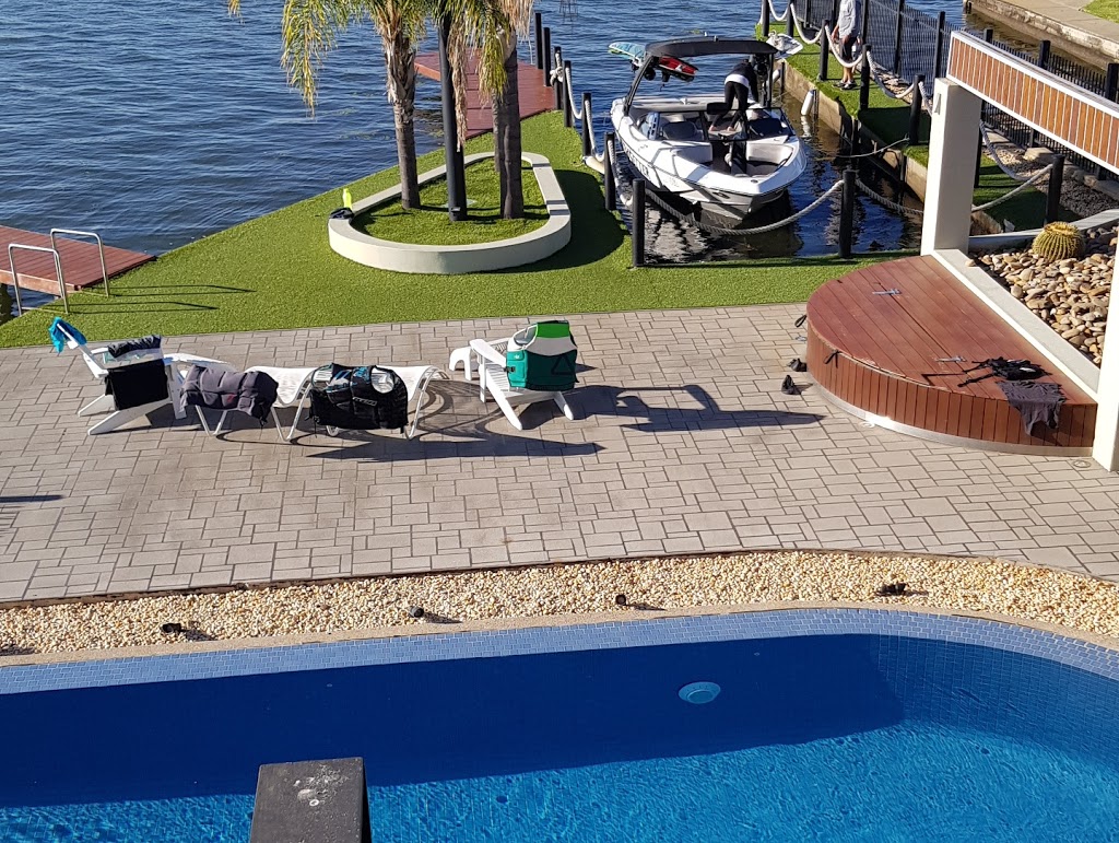 Absolute Waterfront Mulwala | lodging | 71 Corowa Rd, Mulwala NSW 2647, Australia | 0429380645 OR +61 429 380 645