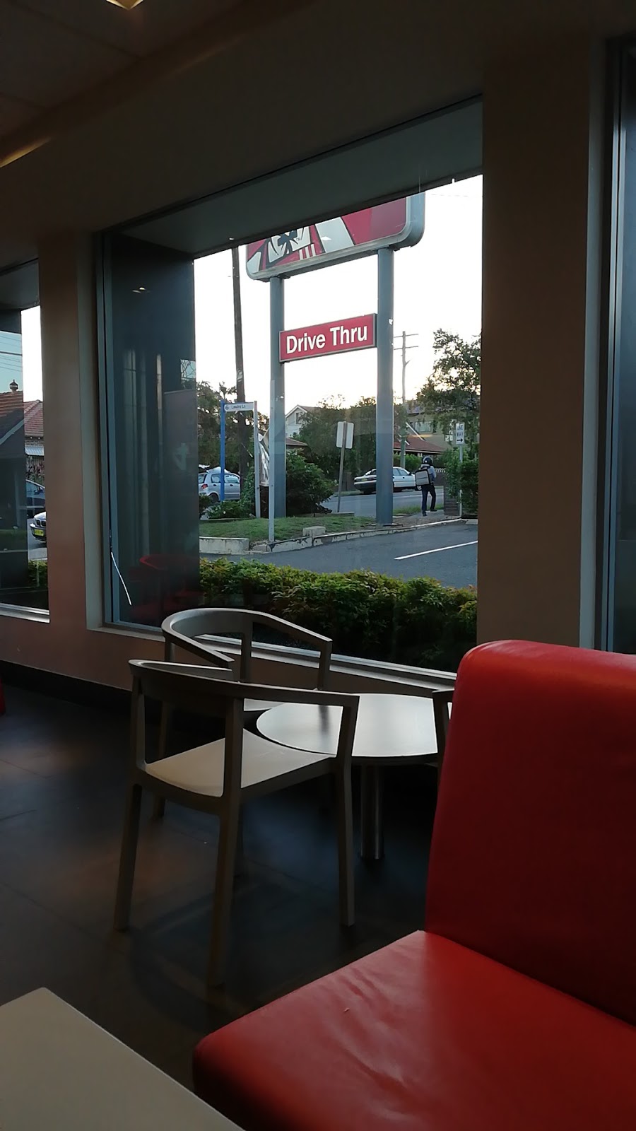 KFC Earlwood | 27 William St, Earlwood NSW 2206, Australia | Phone: (02) 9789 4144