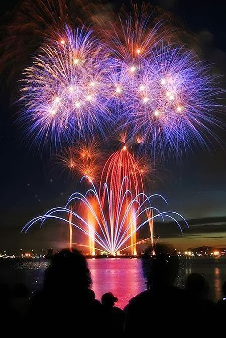 A Bright Nite Fireworks | PO Box 12108D, McCoombe Street, Cairns City QLD 4870, Australia | Phone: 0417 783 975