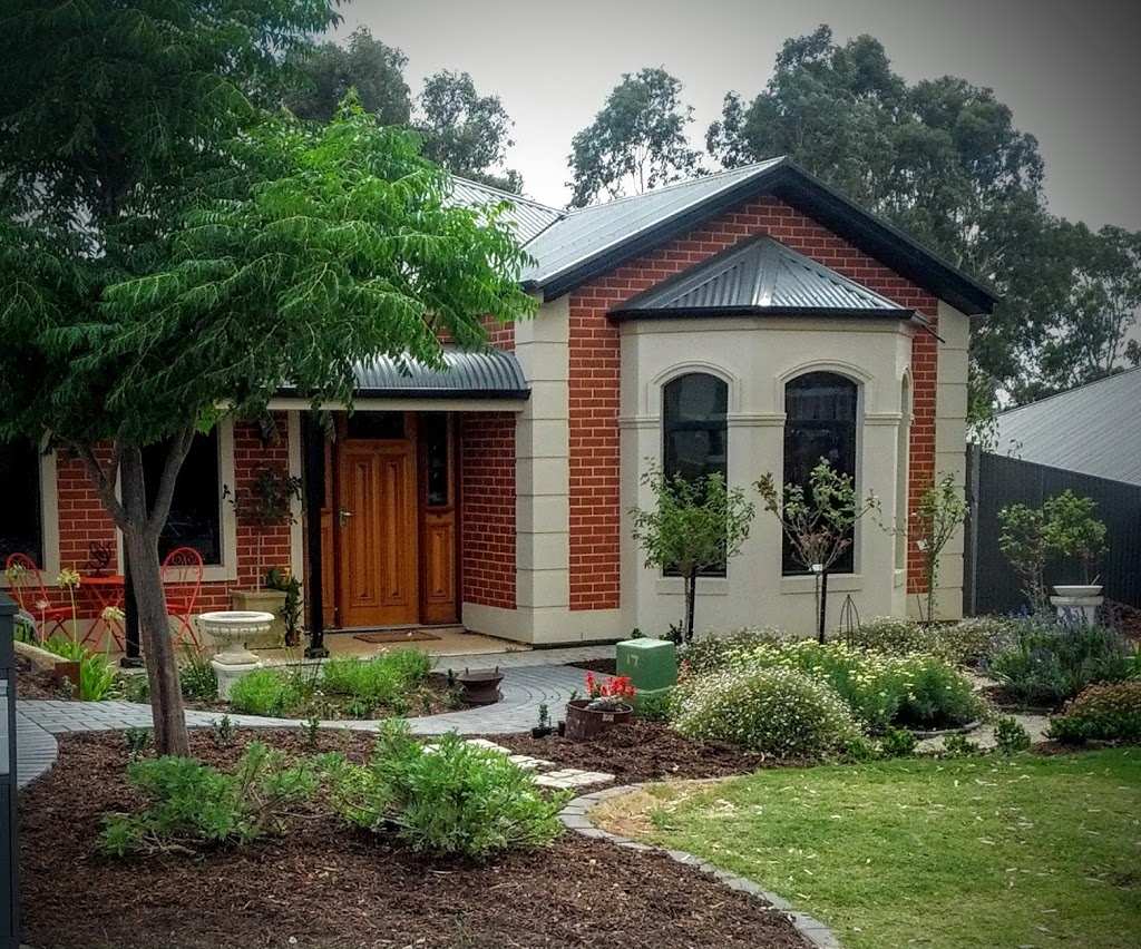 FrostWood House | lodging | 17 Galloway Ct, Mount Barker SA 5251, Australia | 0448341690 OR +61 448 341 690