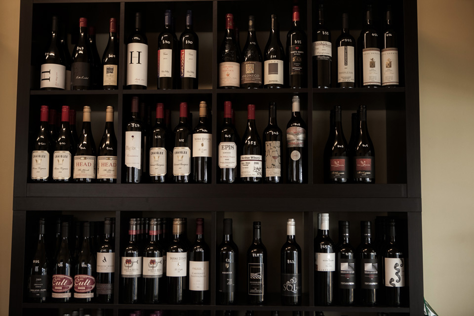 Woodend Wine Store | store | 42 Anslow St, Woodend VIC 3442, Australia | 0354272228 OR +61 3 5427 2228