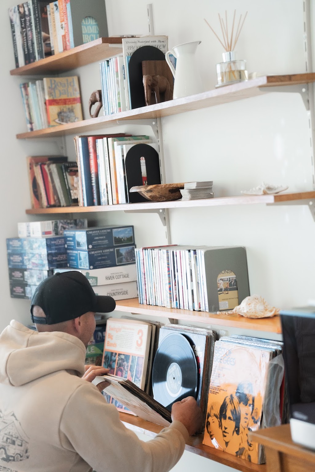 The White House Metung - Luxury Accommodation | 27 Christmas St, Metung VIC 3904, Australia | Phone: 0410 633 072