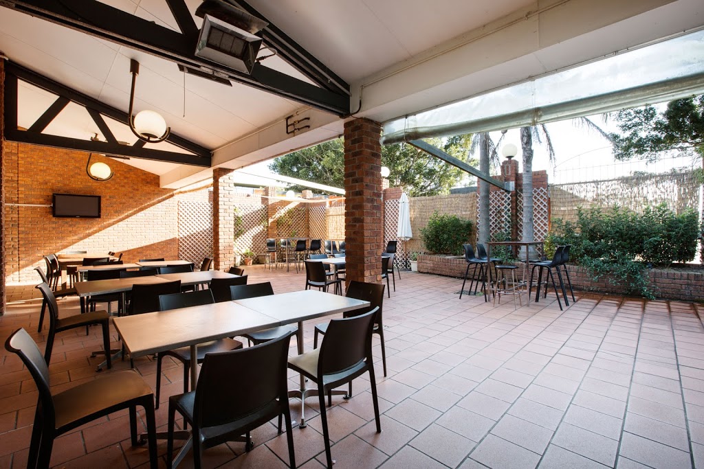 Parkway Hotel | restaurant | 5 Frenchs Forest Rd E, Frenchs Forest NSW 2086, Australia | 0294513699 OR +61 2 9451 3699