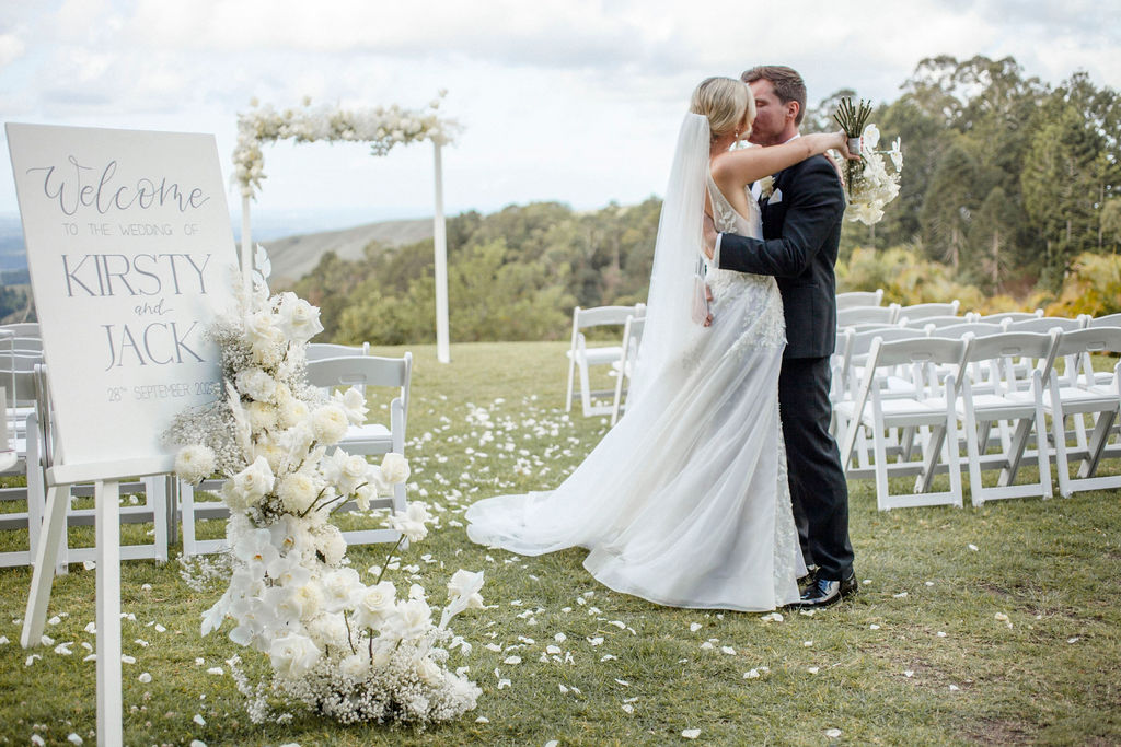 Love Bird Weddings | Unit 7/39-41 Access Cres, Coolum Beach QLD 4573, Australia | Phone: 0488 020 251