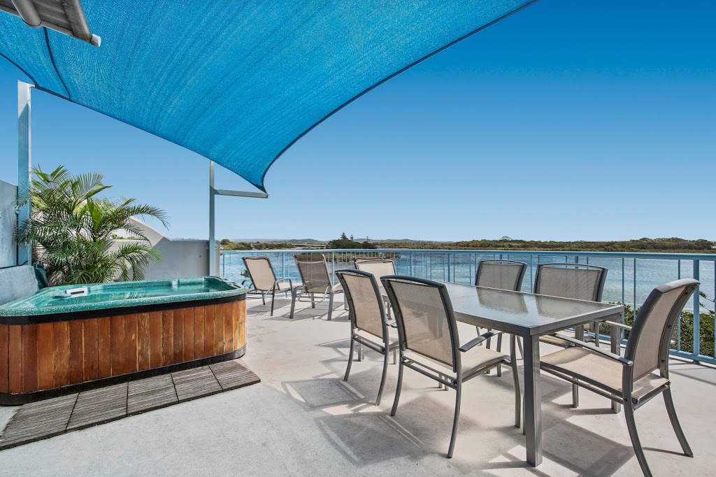 Reflections Holiday Apartments | lodging | 2 Picnic Point Esplanade, Maroochydore QLD 4558, Australia | 0754439707 OR +61 7 5443 9707