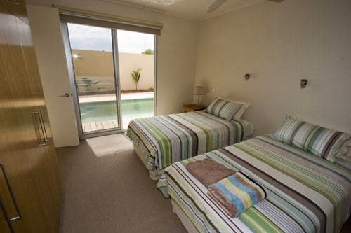 Tipara Beachfront Apartment & Pool | lodging | 7 Tipara Ct, Moonta Bay SA 5558, Australia | 0888430187 OR +61 8 8843 0187