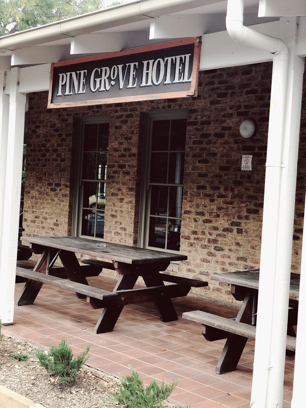 Pine Grove Hotel | lodging | 43/45-51 Stoney Creek Rd, Beaconsfield Upper VIC 3808, Australia | 0359443524 OR +61 3 5944 3524