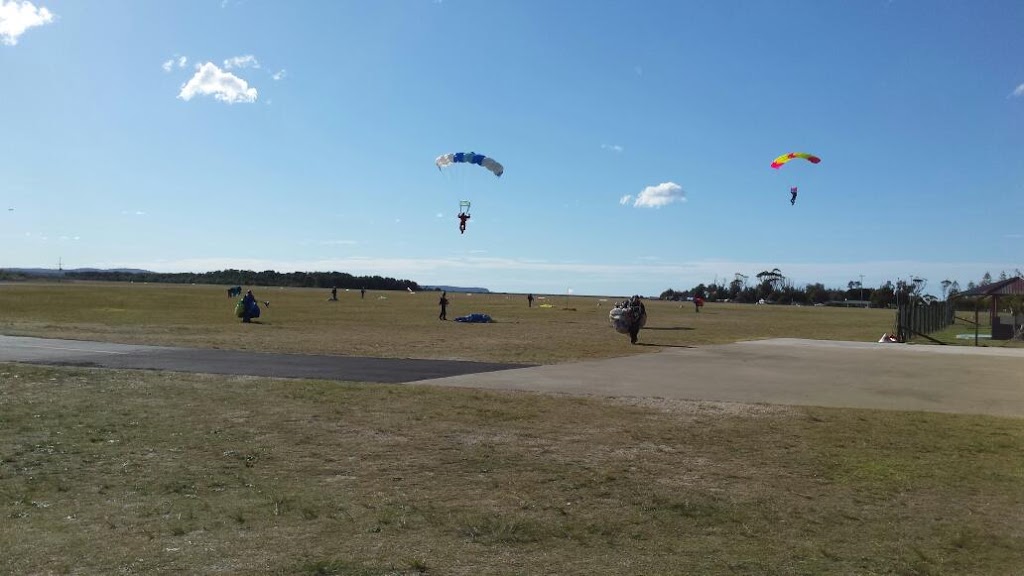 Skydive Oz | Bruce Cameron Dr, Moruya NSW 2537, Australia | Phone: 1300 185 180