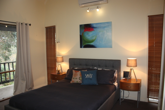 Collins Street House | lodging | 8 Collins St, Red Hill VIC 3937, Australia | 0414015821 OR +61 414 015 821