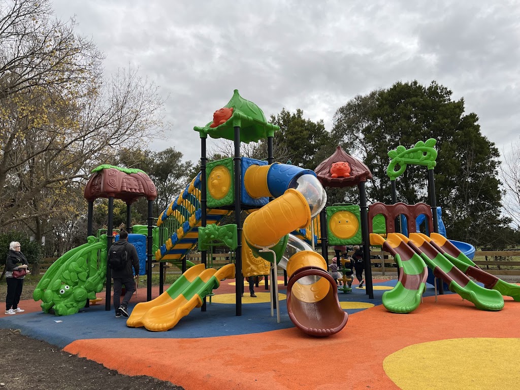 Little Sherwood Drouin Petting Zoo & Cottages | 315 Fisher Rd, Drouin West VIC 3818, Australia | Phone: 0411 498 990