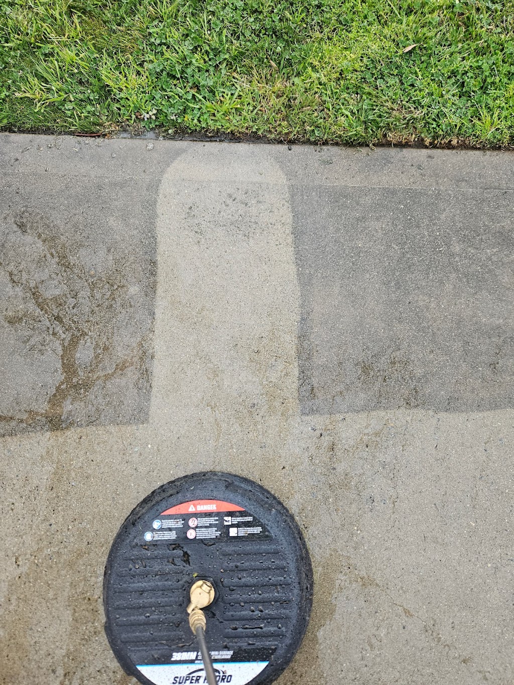 Narrandera Gutter Cleaning | 4 Bells Rd, Narrandera NSW 2700, Australia | Phone: 0487 521 312
