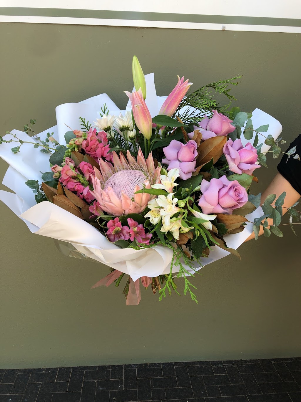 Blossoms Florist | florist | 395 Banna Ave, Griffith NSW 2680, Australia | 0269627340 OR +61 2 6962 7340