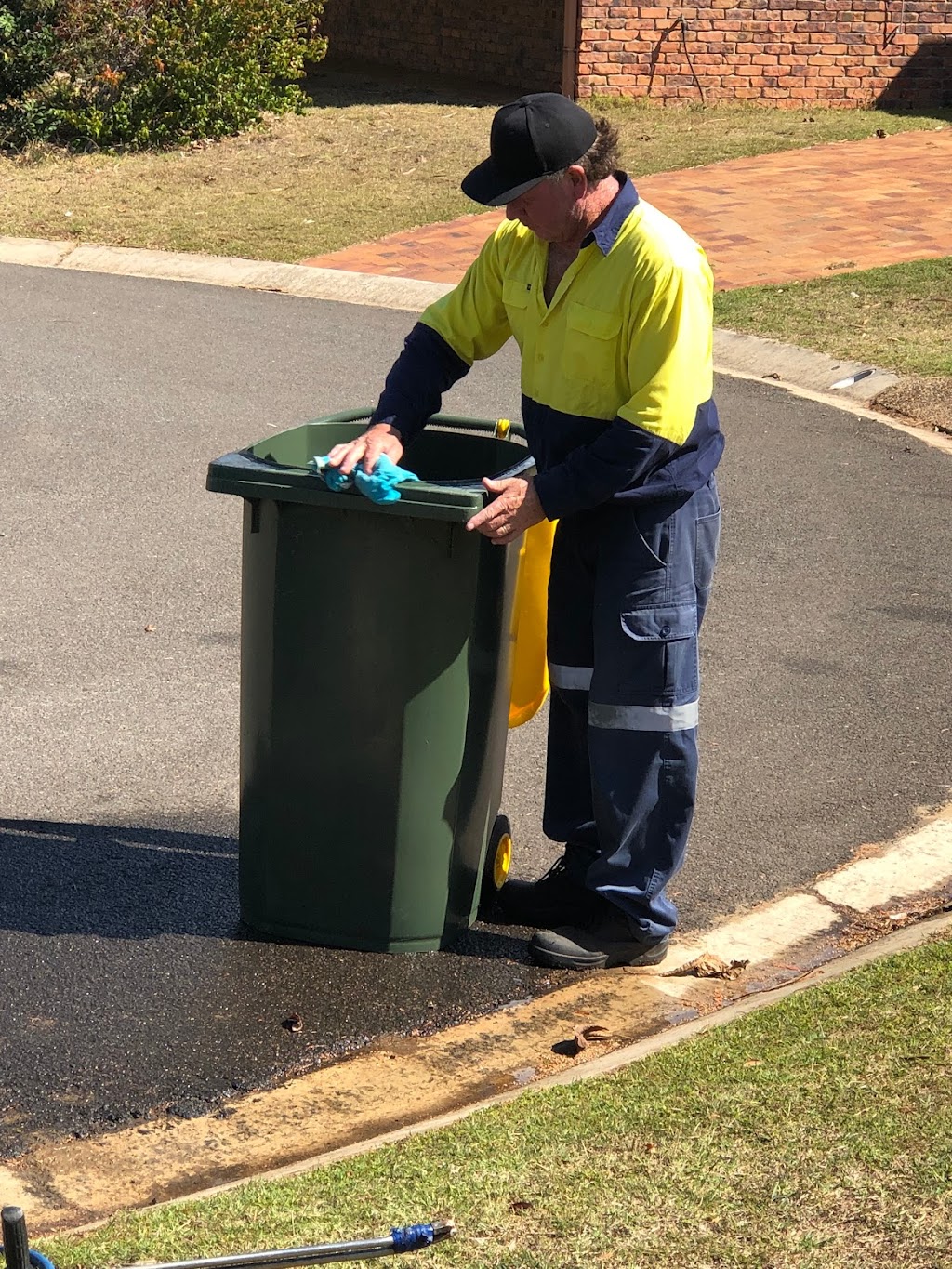 Sea Breeze Bins | Bargara Rd, Bargara QLD 4670, Australia | Phone: 0437 655 544