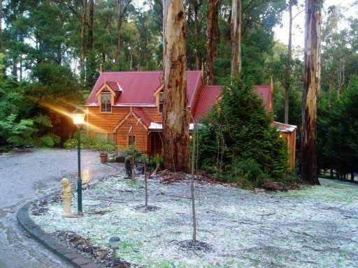 Whistle Stopover B&B | lodging | 11 Doonaha Rd, Cockatoo VIC 3781, Australia | 0419517200 OR +61 419 517 200