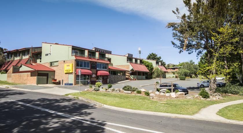 The Alpine Gables | lodging | 2 Clyde St, Jindabyne NSW 2627, Australia | 0264562555 OR +61 2 6456 2555