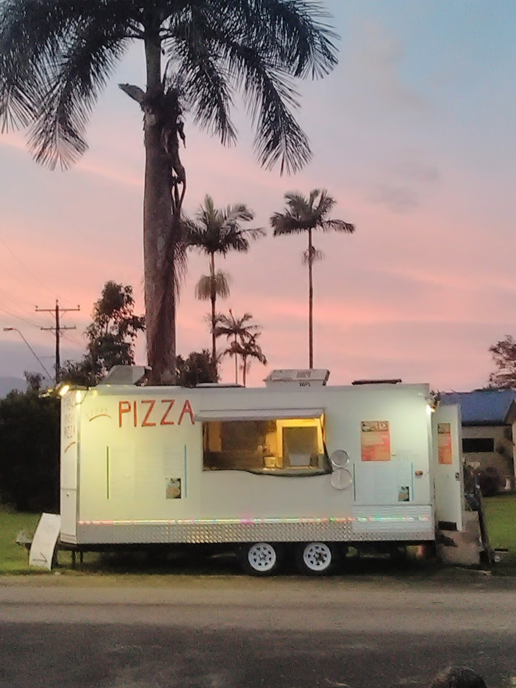 Ezzys Pizza | meal takeaway | 72 Bruce Hwy, Mirriwinni QLD 4871, Australia | 0412038174 OR +61 412 038 174