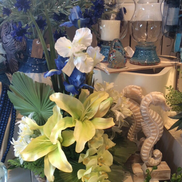 Country Palings Petals and Pots | 44 Green Point Dr, Forster NSW 2428, Australia | Phone: (02) 6554 7483