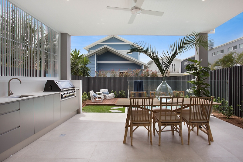 Tony V Real Estate | 25 Dudley St, Mermaid Beach QLD 4218, Australia | Phone: 0418 202 858