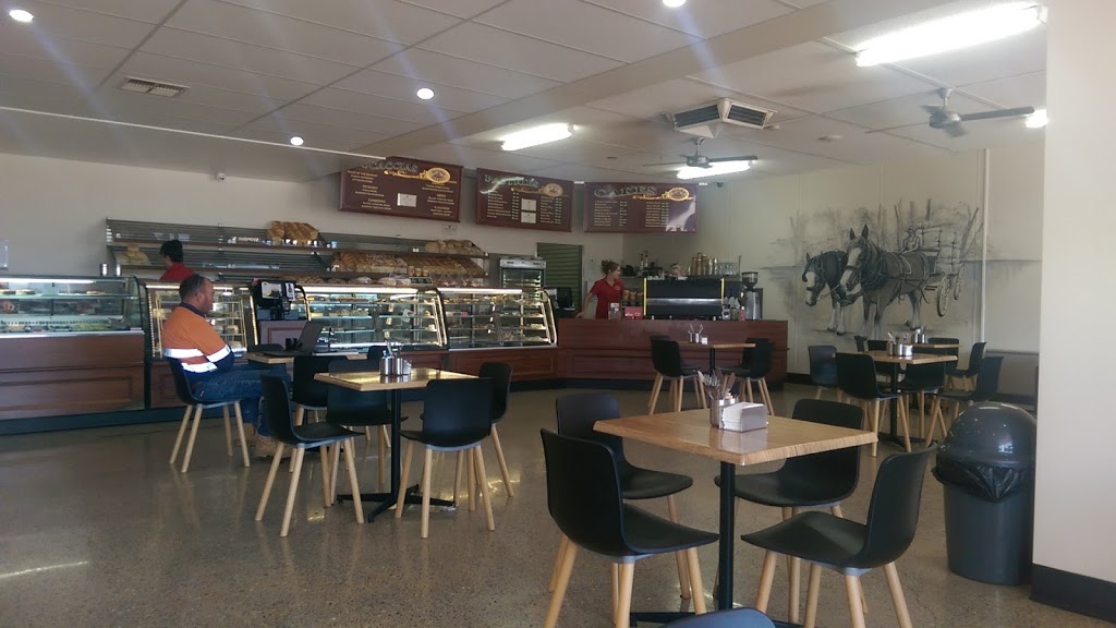Moama Bakery Cafe | bakery | 361 Ogilvie Ave, Echuca VIC 3564, Australia | 0354826095 OR +61 3 5482 6095