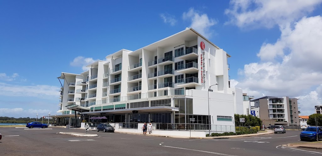 Ramada Hotel & Suites by Wyndham Ballina Byron | 2 Martin St, Ballina NSW 2478, Australia | Phone: (02) 6618 1000