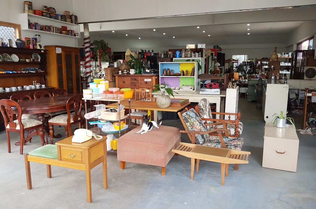 Pomona Rockin Relics Antiques Barn | 17 Factory St, Pomona QLD 4568, Australia | Phone: 0411 244 580