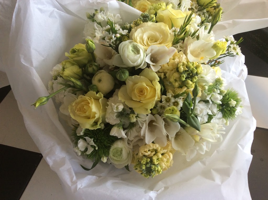 Effloresce Flowers & Cafe | 3/51 Metung Rd, Metung VIC 3904, Australia | Phone: (03) 5156 2153