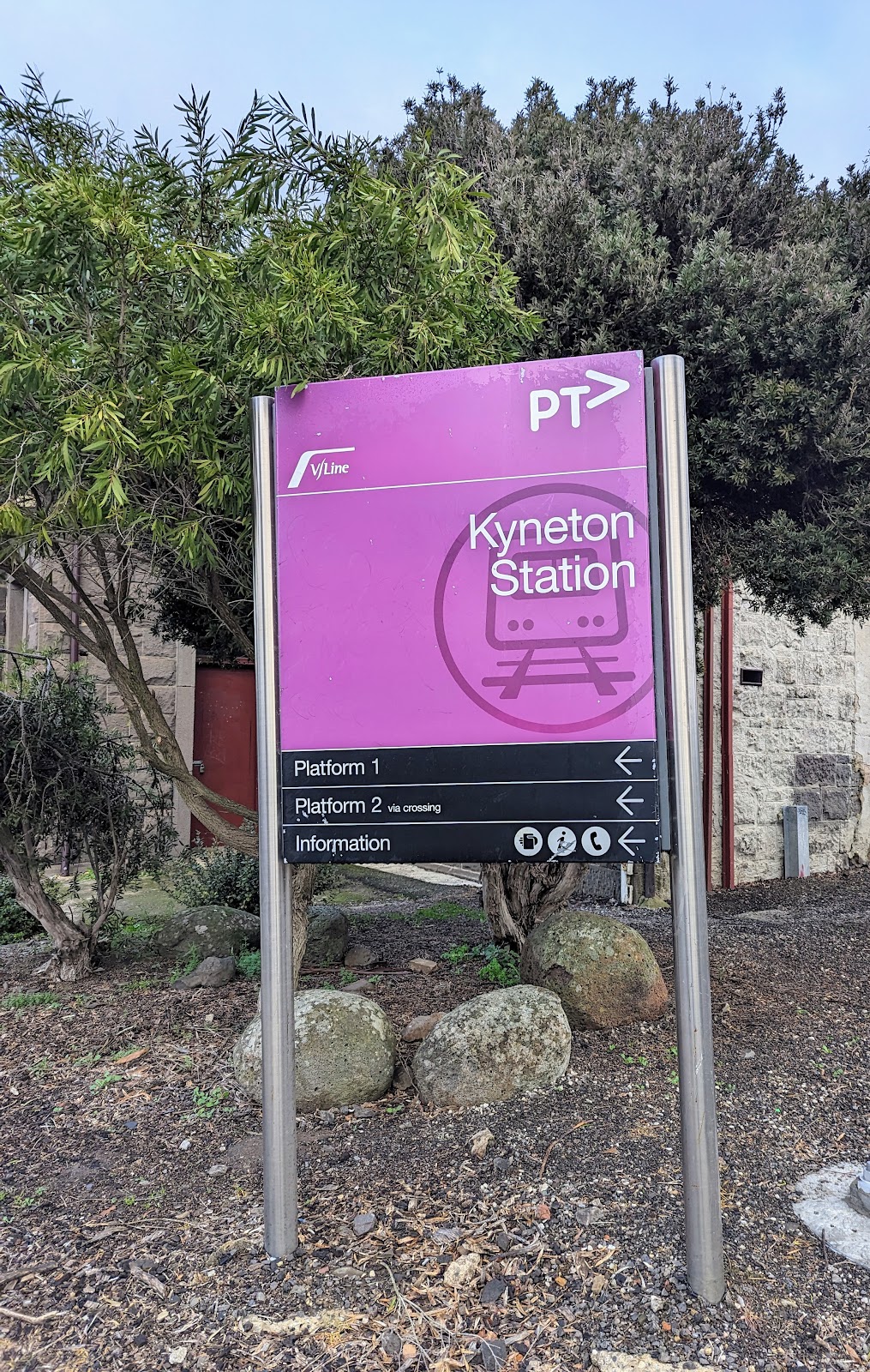 Kyneton Station | parking | 5 Mollison St, Kyneton VIC 3444, Australia | 0354221959 OR +61 3 5422 1959