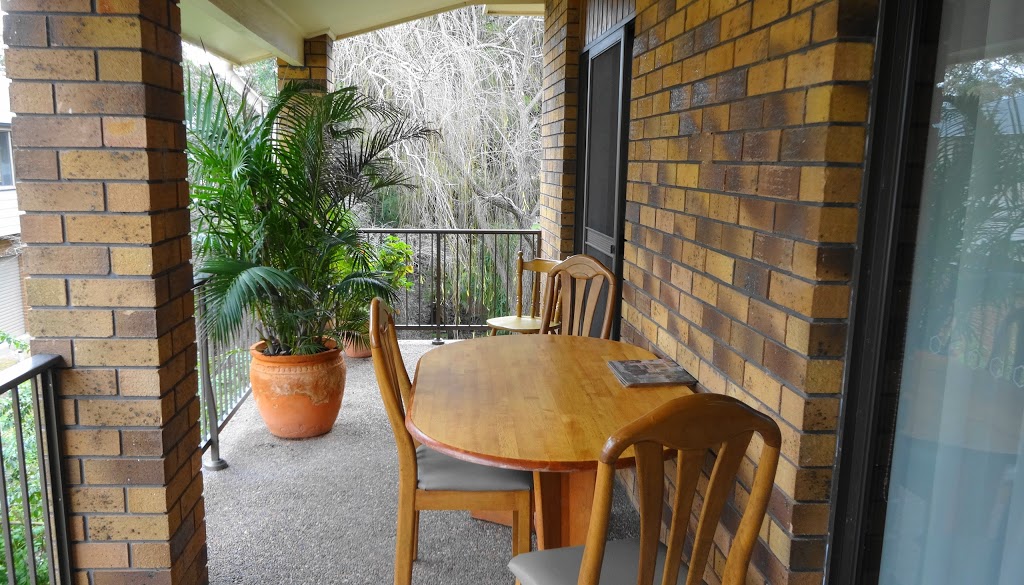 Peaceful Palms Bed and Breakfast | 114 Port Stephens St, Raymond Terrace NSW 2324, Australia | Phone: (02) 4987 7576