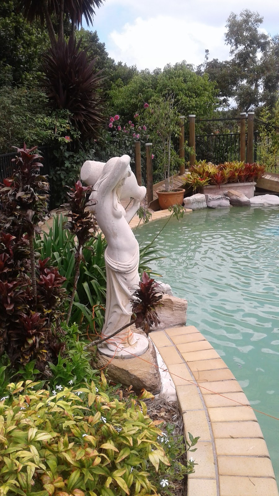 Naked Lady Statue Fountain | 78 Siganto St, Tamborine Mountain QLD 4272, Australia