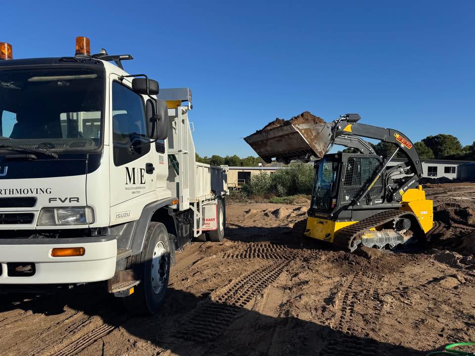 Mallys Earthmoving | 23 Lake Rd, Milang SA 5256, Australia | Phone: 0409 672 011