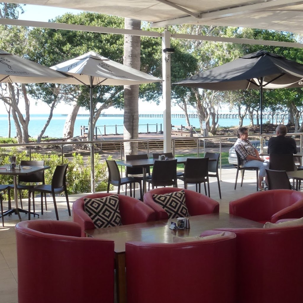 Salt Cafe Urangan | 569 Charlton Esplanade, Urangan QLD 4655, Australia | Phone: (07) 4124 9722