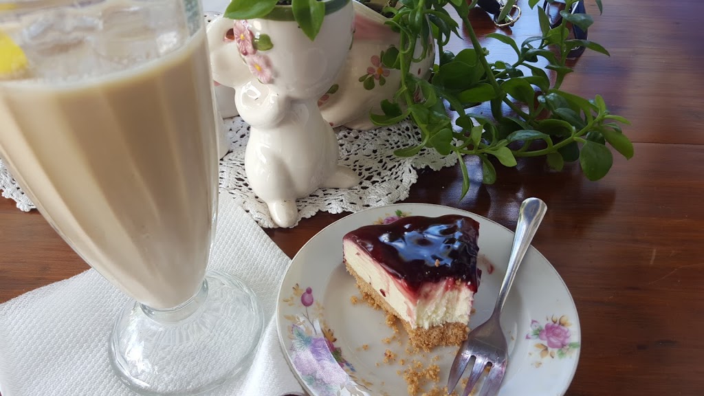 The Blue and White Teapot Cafe | cafe | 10 Busby St, Amamoor QLD 4570, Australia | 0448102140 OR +61 448 102 140
